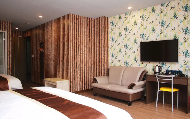 A Ace Hotel