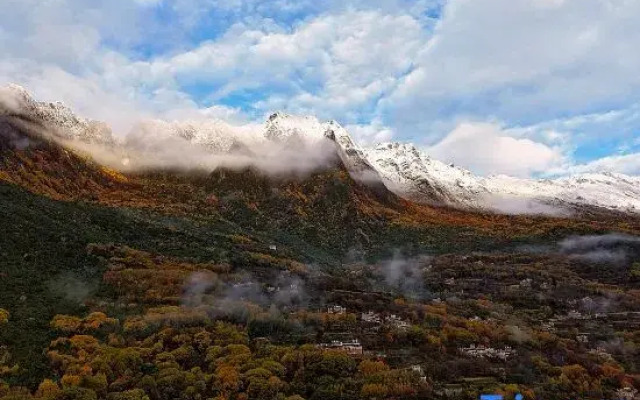 Jiaju Zangzhai Ajiacuo B&B