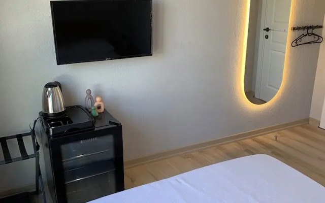 Loris Rooms