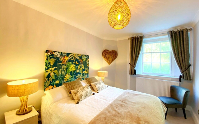 Meadfoot Bay Apartment at Hesketh Crescent