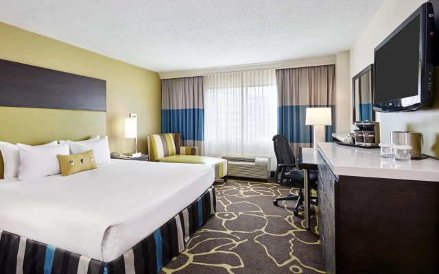 DoubleTree by Hilton Charlotte Gateway Village