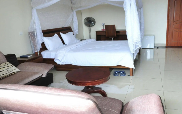 Five to Five Hotel