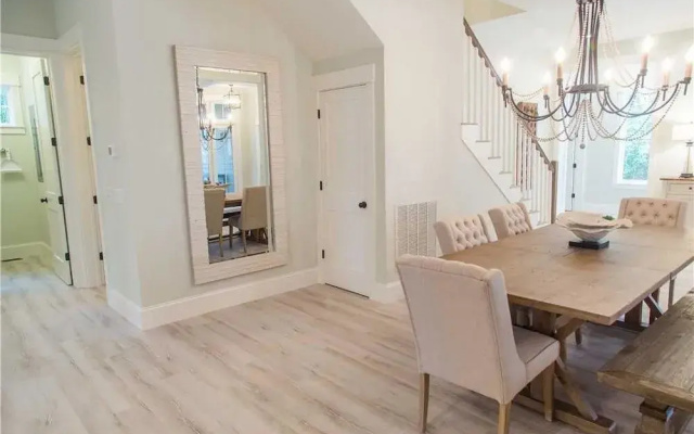 16 E Garrison Place