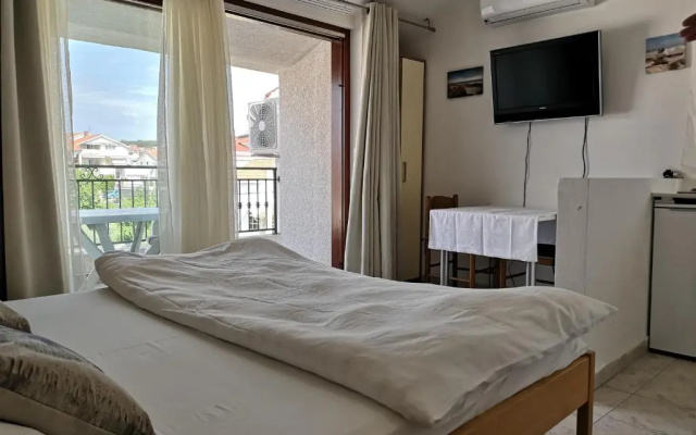 Apartments and Rooms Hegic