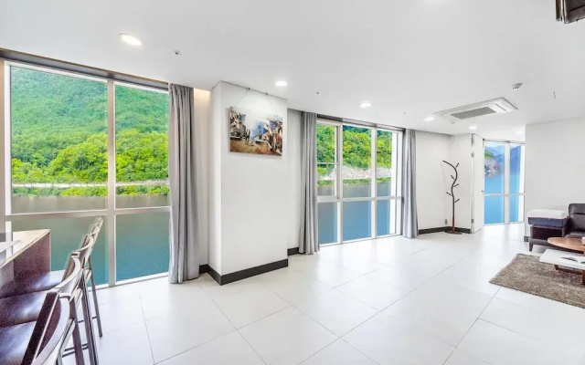 YJ Hotel