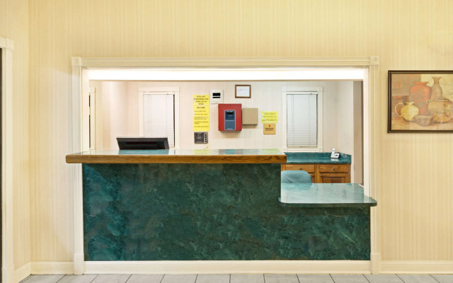 Super 8 by Wyndham Covington