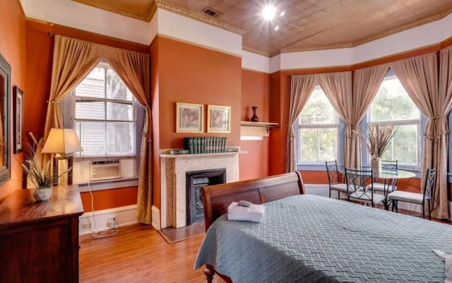 Forsyth Park 2 Bedroom Beauty
