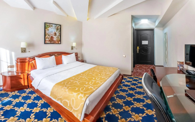 Отель Cron Palace Tbilisi