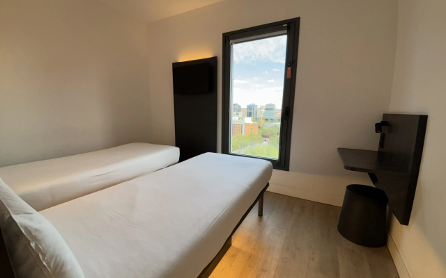 Отель Four Points Flex by Sheraton Madrid Atocha