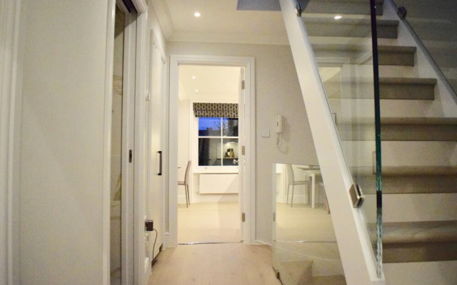 Luxurious 2 Bedroom Penthouse in Notting Hill