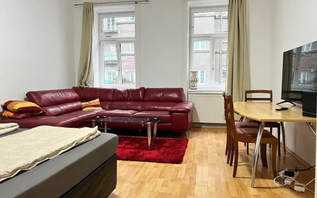 Cozy 2BR Apartment Near Danube River