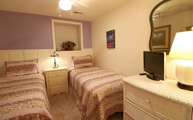 12 Morris 4 2 Bedroom Condo by Redawning