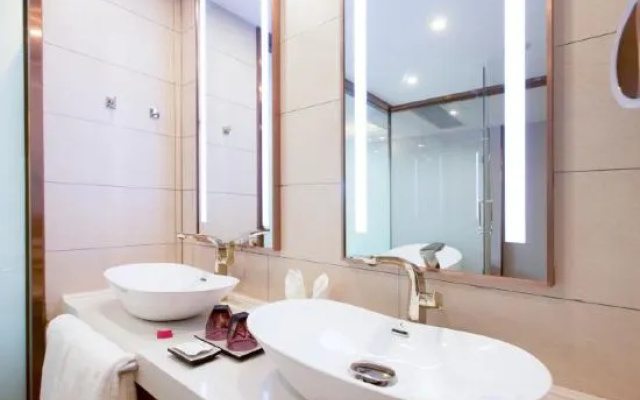 Lavande Hotel (Yingtan Longhushan Avenue long distance passenger station store)