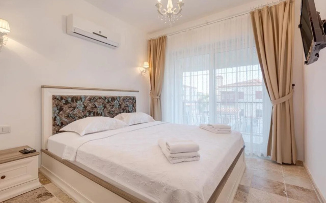 Alaroof Hotel ( +15 )