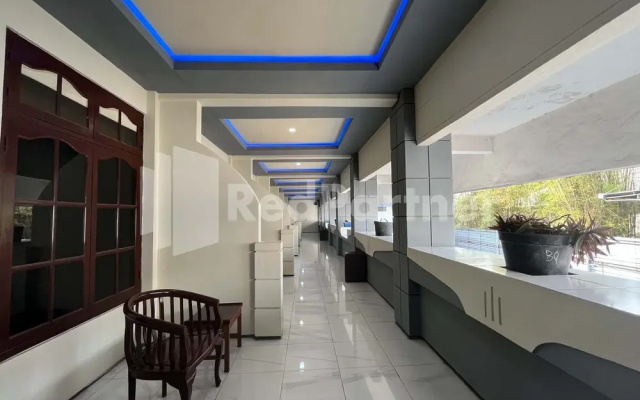 Hotel Dewi Near Gor Merdeka Jombang Mitra Reddoorz