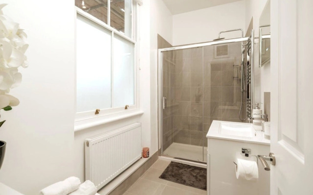Earl s Court Chelsea 1BR Elegant Stay Tube