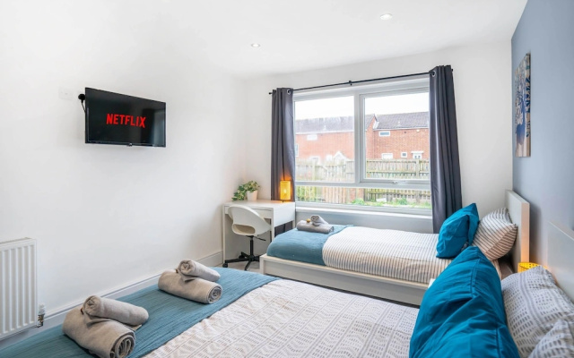 3 Bedroom House-free Parking