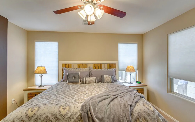 Peggy - 3 Br home by RedAwning