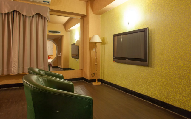 Chiayi Crown Hotel