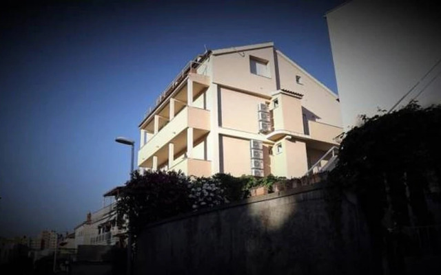 Apartment 5 Double Bed & Bidet Sleeps 2 Guests