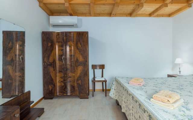 Traditional Stone Holiday House for up to 8 Persons