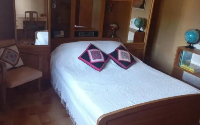 CHAMBRE dans Villa
