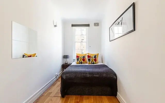 Modern 2 Bedroom Flat Near Queensway