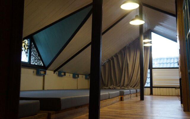 Grey Monkey Dalat Hostel Далат вид на фасад
