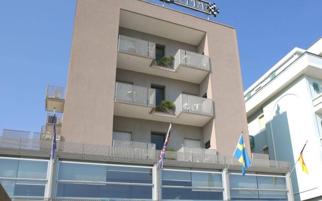 Hotel Derby Римини вид на фасад