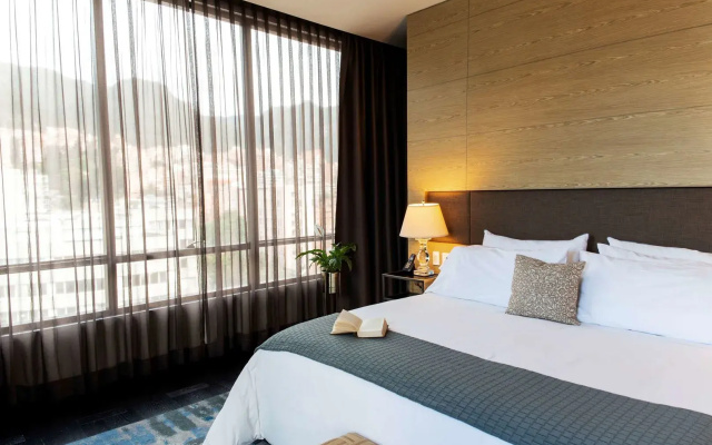 8010 Urban Living Luxury Home Experiences.