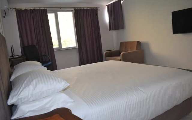 Areni Lodge 