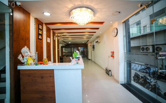Capital O 35555 Hotel Prateek Plaza
