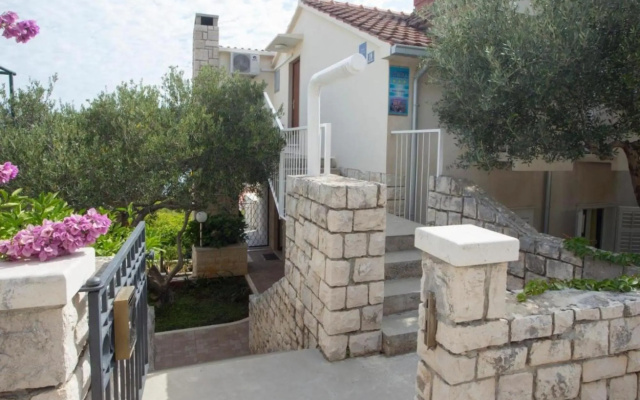 Damir - 80 m From Beach - A2