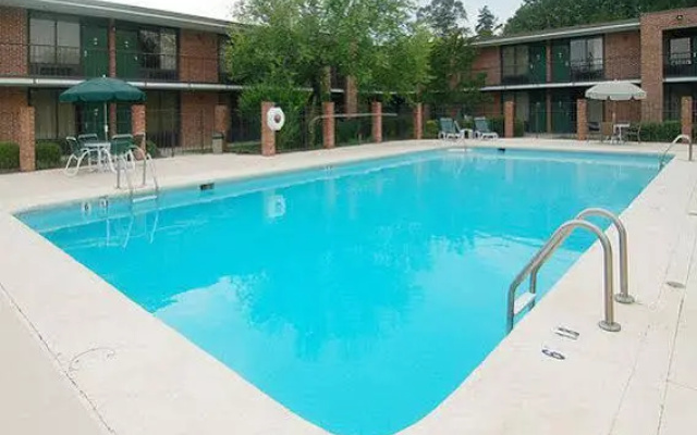 Quality Inn & Suites Ozark