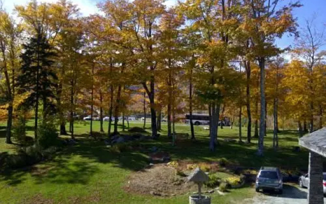 Cascades Lodge