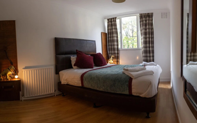 Regent's Park, Sleeps 8, Pet Friendly & Garden