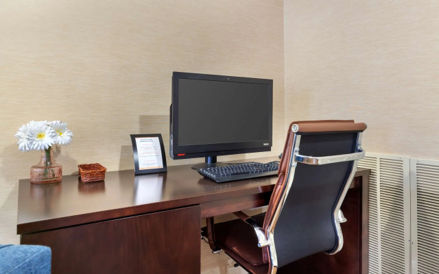 Comfort Suites Hanes Mall