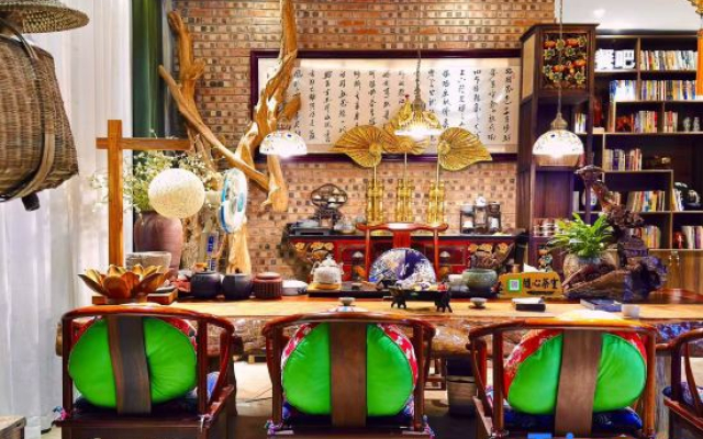 Yixunli Theme Hotel