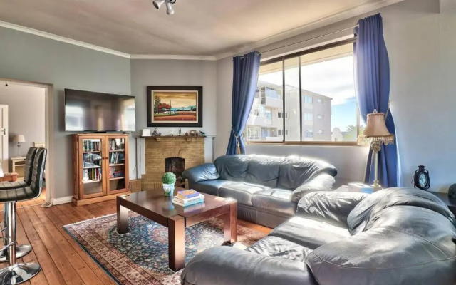 Sunny Apartment in SEA POINT right by PROMENADE