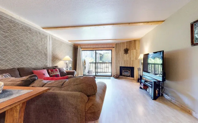 Summit Cozy Condo Getaway!