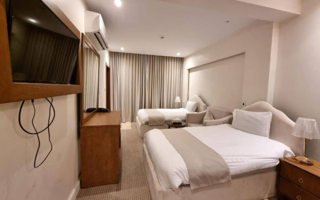 Avene Hotel