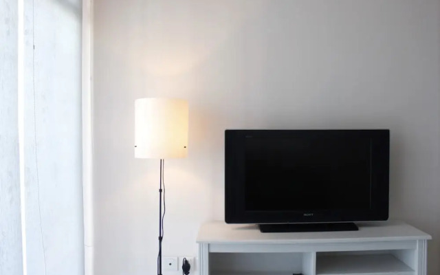 Modern Look 2BR Gateway Pasteur Apartment