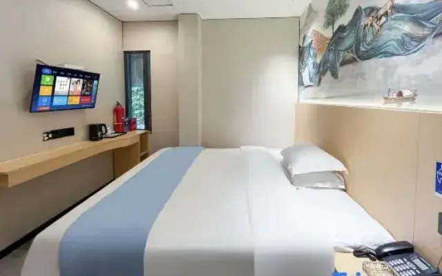Tianshun Hotel (Guangzhou ERGONG subway station store)