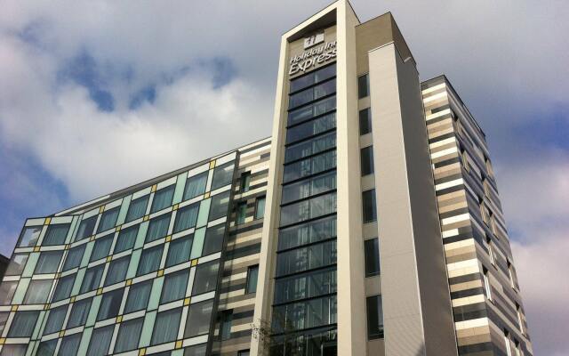 Отель Holiday Inn Express Manchester City Centre Arena Великобритания, Манчестер - отзывы, цены и фото номеров - забронировать отель Holiday Inn Express Manchester City Centre Arena онлайн вид на фасад