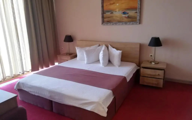 Suite with balcony · Anaklia Hotel — photo 3
