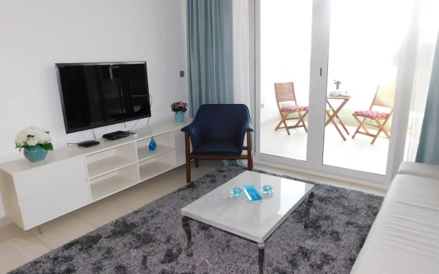 Luton Vacation Homes Royal Bay by Azizi