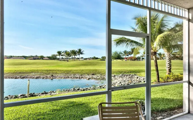 Catina Vacation Rental: Bright 2-BR Condo with Lake Views. Located in Lely Resort with Pool, Hot Tub, and Golf Access. Ideal for Golfers and Beachgoers, Minutes from Naples and Marco Island