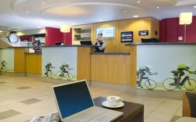 Holiday Inn Express Swansea East