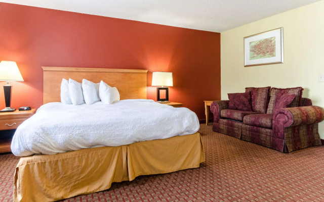 Rodeway Inn & Suites Jacksonville near Camp Lejeune