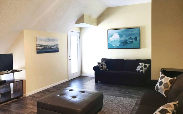 Harbour Square Suites